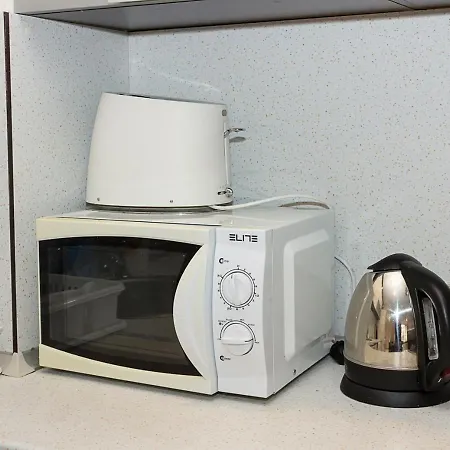 Cozy 2bd Flat With Balcony And Workspace 아파트