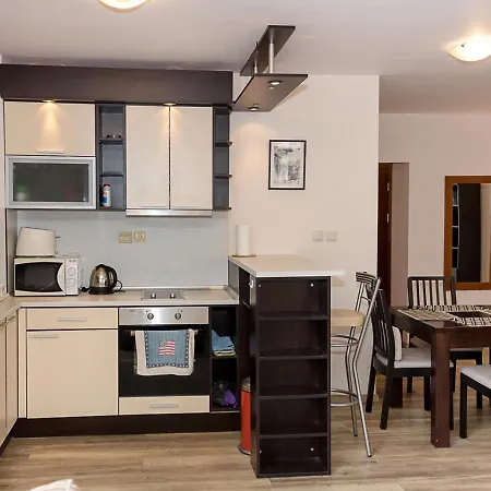 Cozy 2bd Flat With Balcony And Workspace Goldstrand