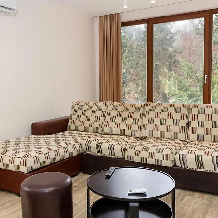 Apartment Cozy 2bd Flat With Balcony And Workspace Goldstrand
