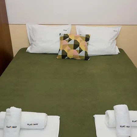 Cozy 2bd Flat With Balcony And Workspace 아파트 *