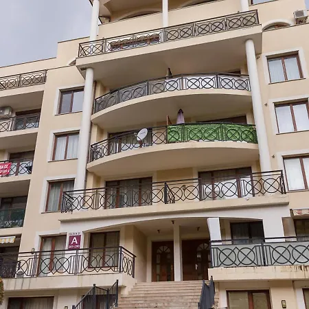 Cozy 2bd Flat With Balcony And Workspace 아파트 *