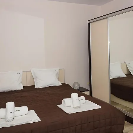 Διαμέρισμα Cozy 2bd Flat With Balcony And Workspace