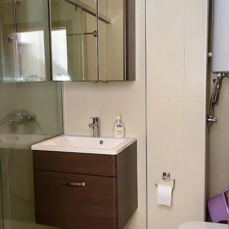 Cozy 2bd Flat With Balcony And Workspace Διαμέρισμα *