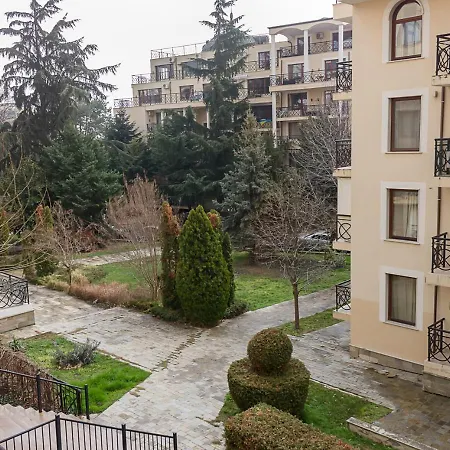 Cozy 2bd Flat With Balcony And Workspace Διαμέρισμα *